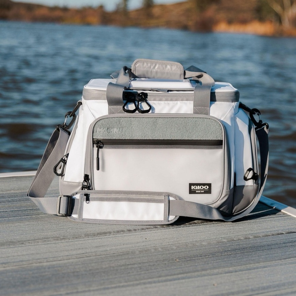 Igloo Gray and White 30 Can Cooler in Perfect Condition